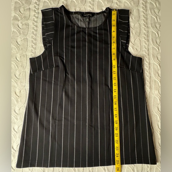 Banana Republic Sleeveless Black with White Pinstripe Blouse - Picture 7 of 12